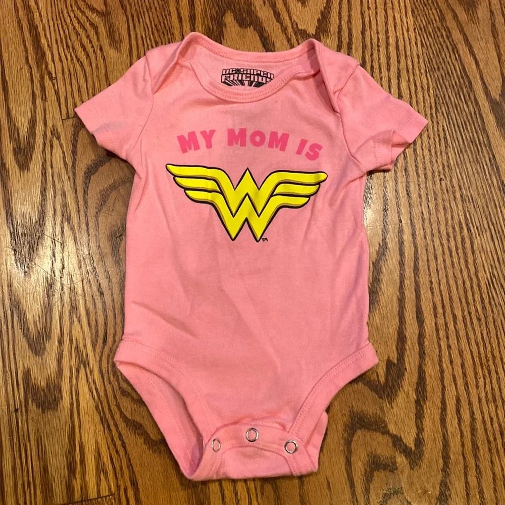 DC SUPER Friends Onesie 3 M months My Mom is Wonder Woman Pink